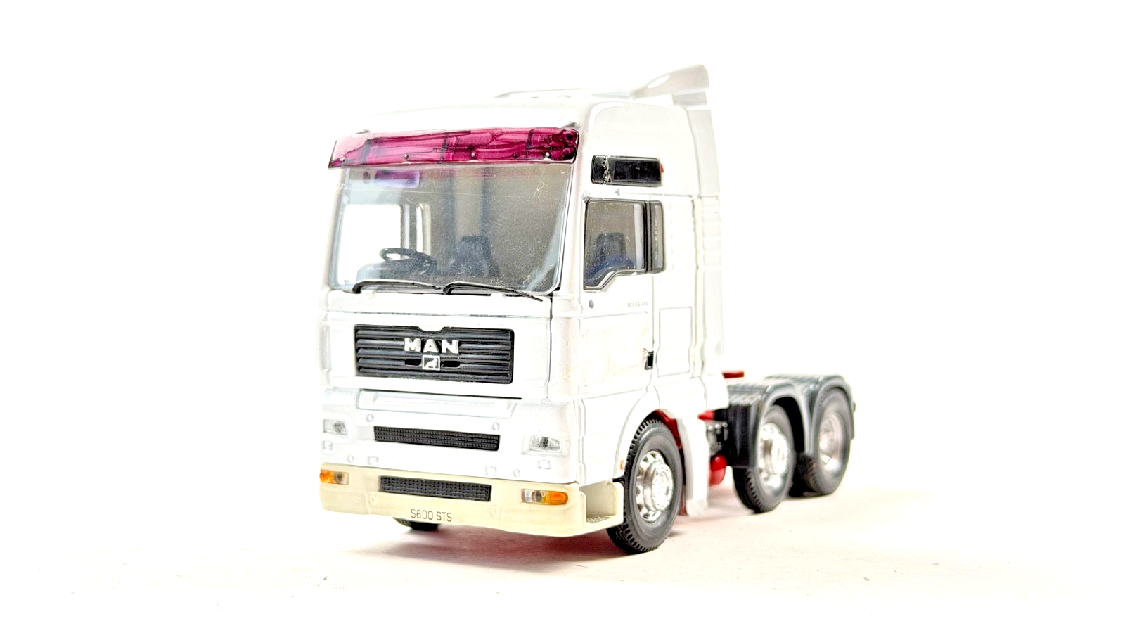 CORGI 1/50 SCALE PLAIN WHITE MAN 6X2 TRACTOR UNIT UNBOXED