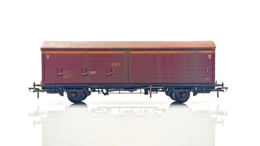 BACHMANN 00 GAUGE - 38-125A - 35 TON VBA SLIDING DOOR BOX VAN EWS TMC WEATHERED