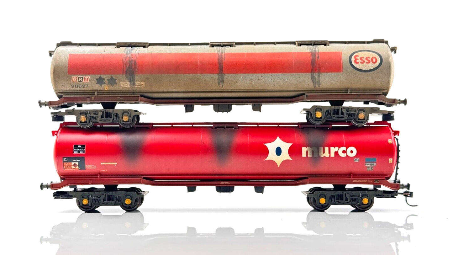 HORNBY 00 GAUGE - PAIR OF TEA TANK TANKER WAGONS ESSO MURCO FUELS - UNBOXED