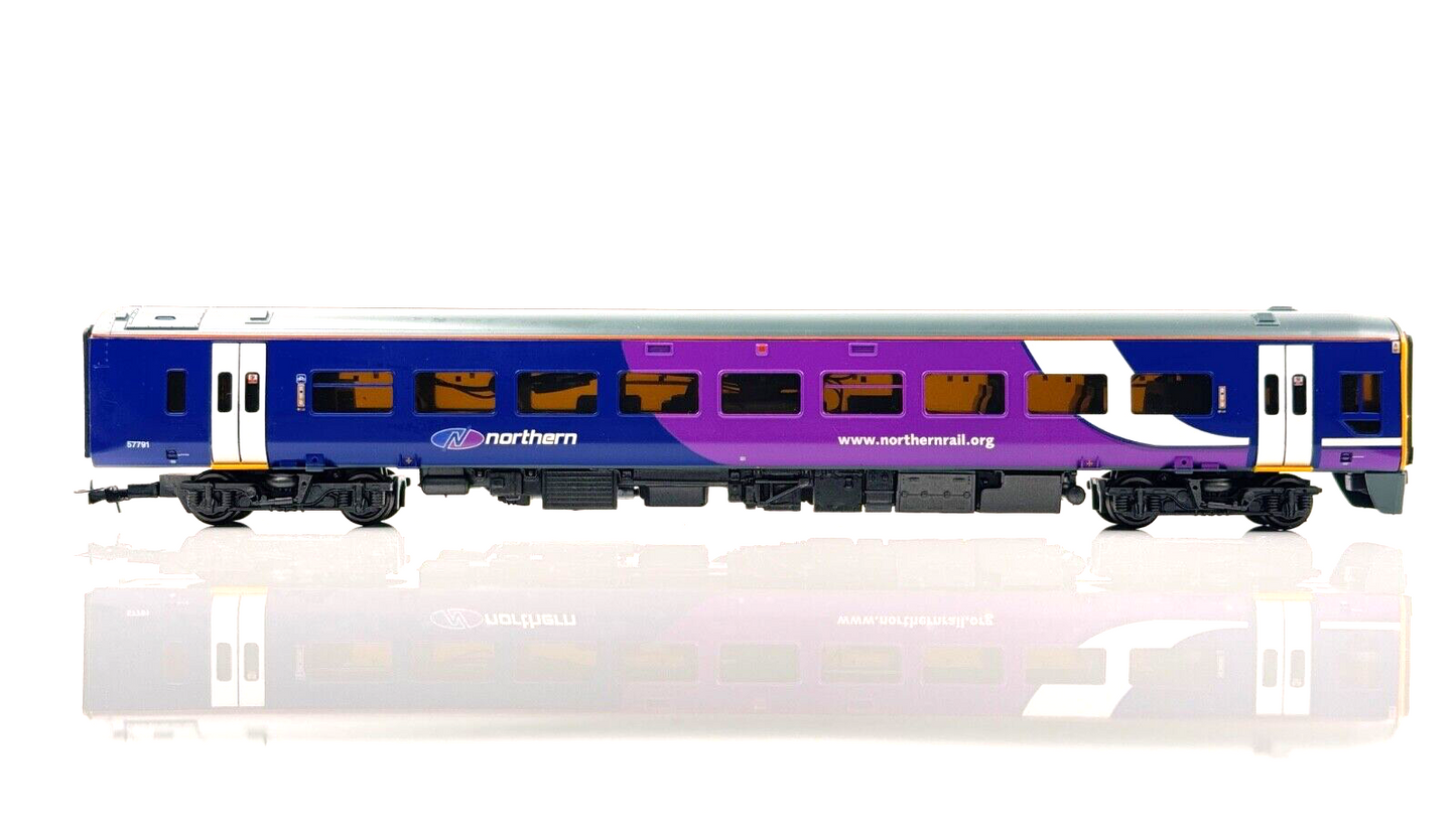 BACHMANN 00 GAUGE - 31-514 - CLASS 158 DMU 2 CAR NORTHERN RAIL - DCC FITTED