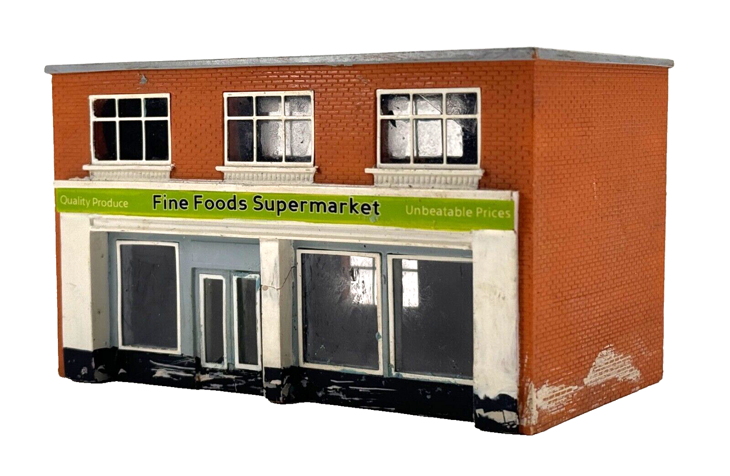 HORNBY 00 GAUGE SKALEDALE - R8750 - RUN DOWN FINE FOODS SUPERMARKET - UNBOXED