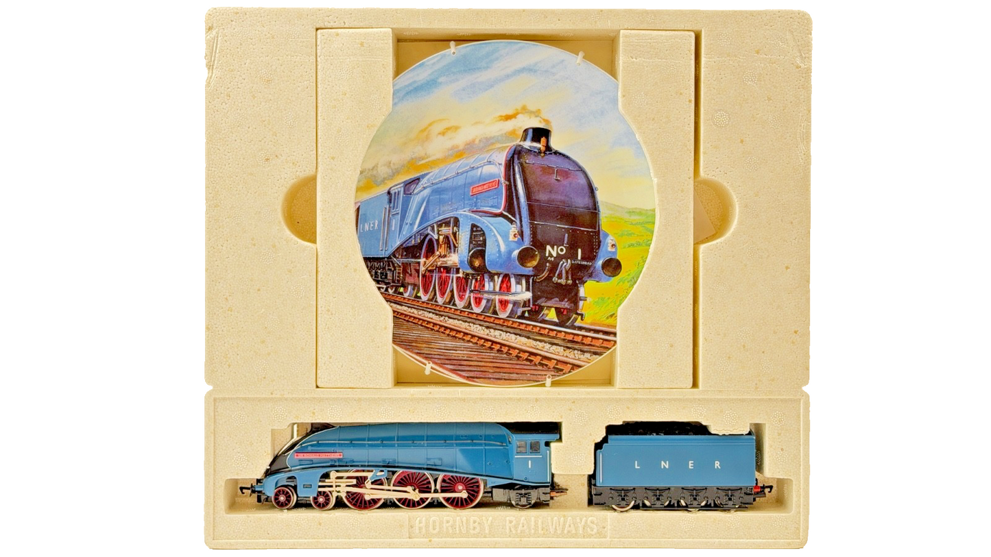 HORNBY 00 GAUGE - R649 - LNER CLASS A4 SIR RONALD MATTHEWS PRESENTATION PACK