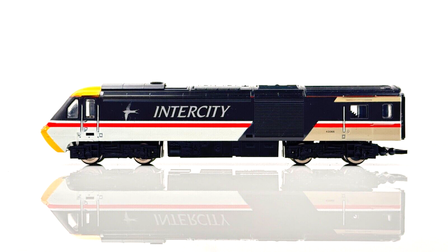 HORNBY 00 GAUGE - INTERCITY SWALLOW HST POWER/DUMMY 43066 43198 - UNBOXED