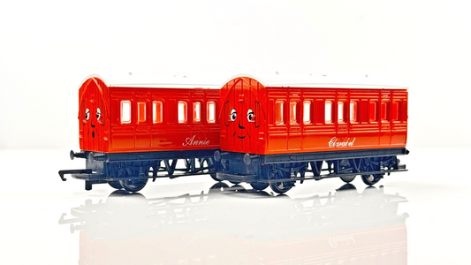HORNBY 00 GAUGE - THOMAS & FRIENDS ANNIE AND CLARABEL COACHES - UNBOXED