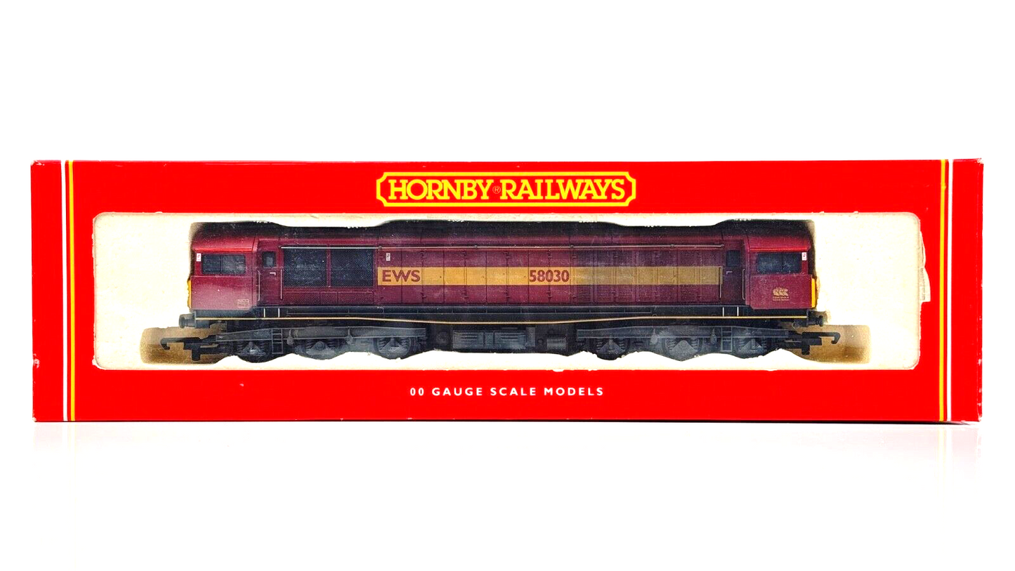 HORNBY 00 GAUGE - R2125B - CLASS 58 DIESEL 58030 EWS MAROON GOLD - BOXED