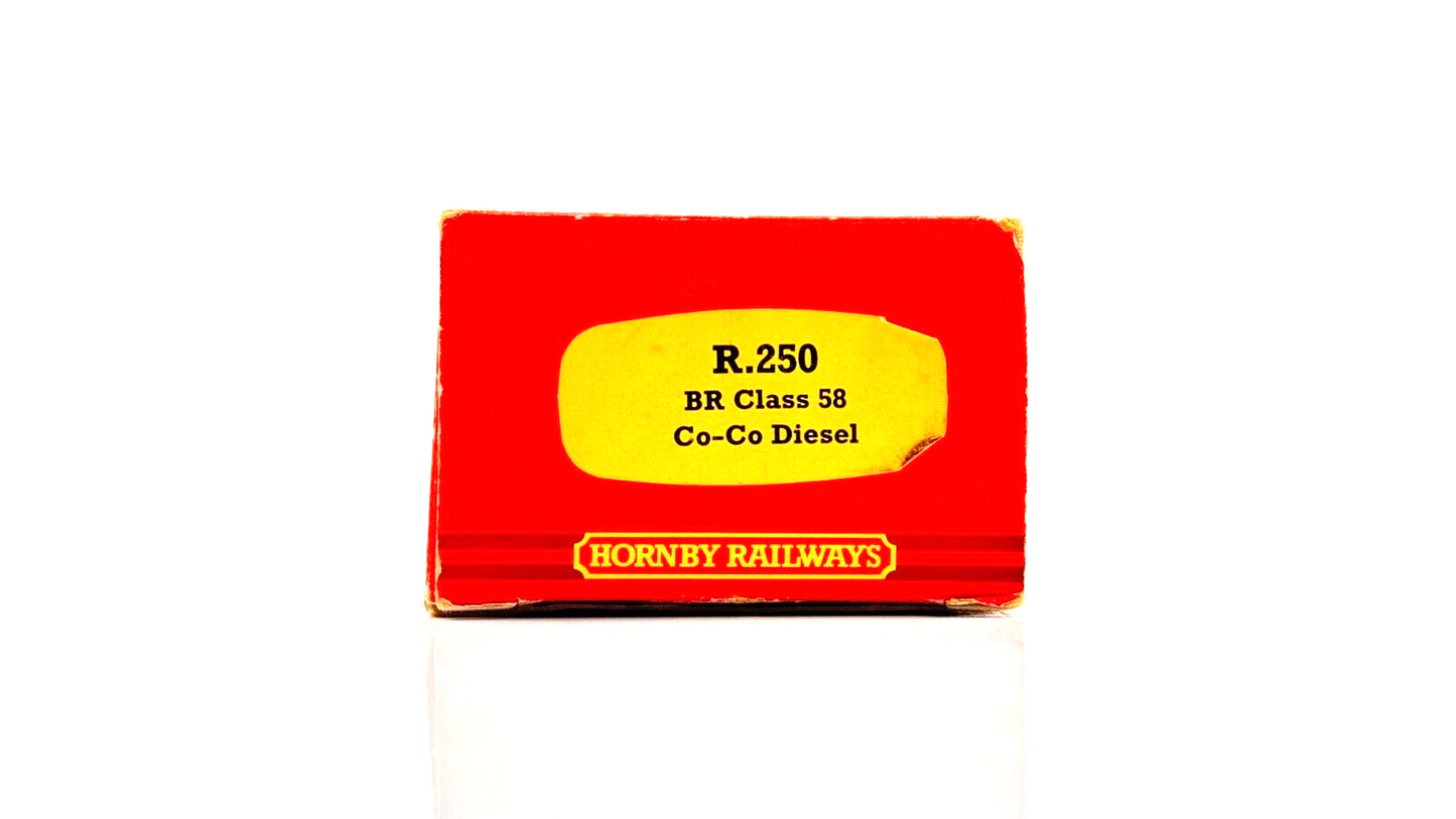 HORNBY 00 GAUGE - R250 - CLASS 58 DIESEL 58007 RAILFREIGHT RED STRIPE BOXED