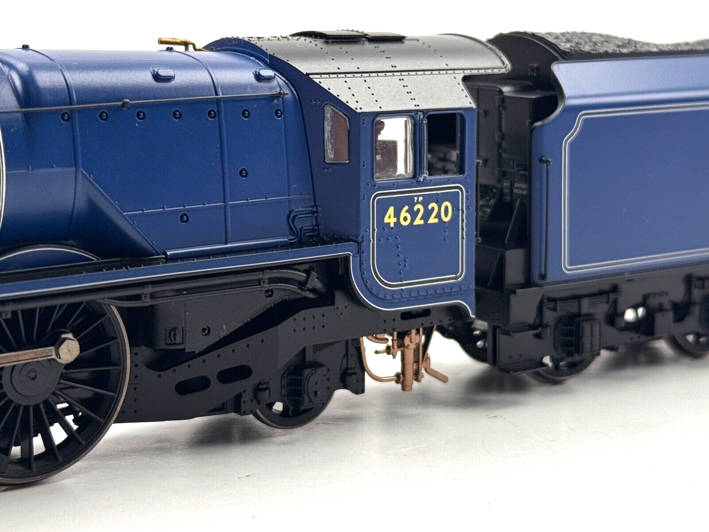 HORNBY 00 GAUGE - R30283 - BR PRINCESS 'CORONATION' 4-6-2 NO.46220 (LIMITED ED)