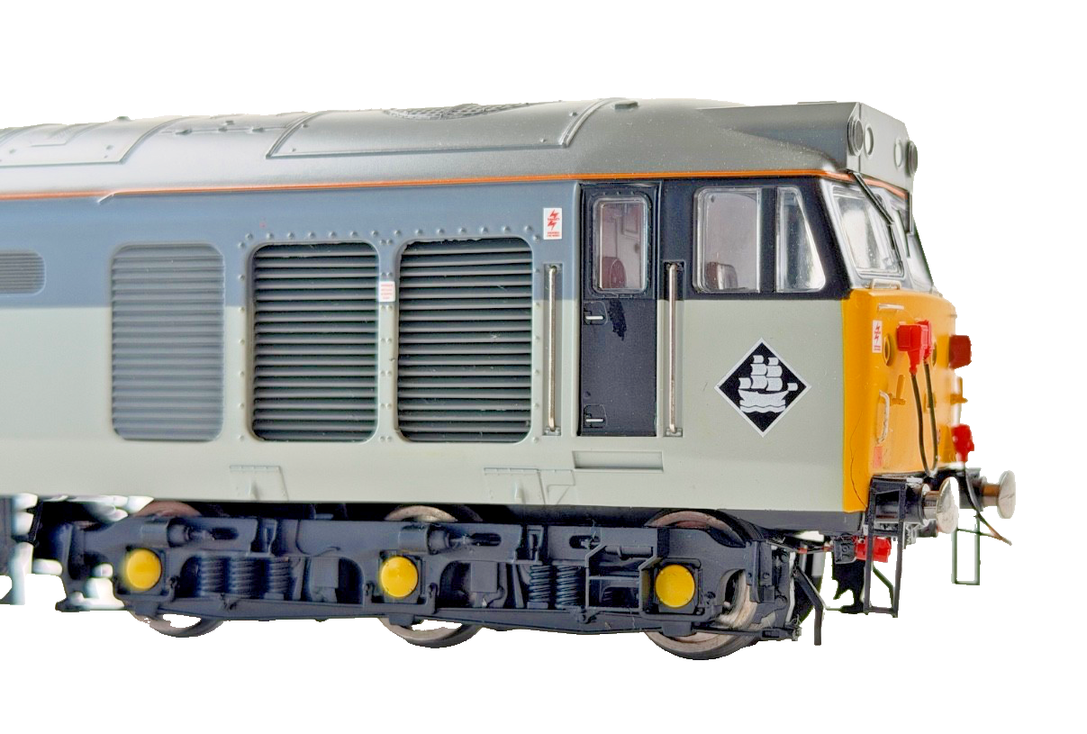 HORNBY OO GAUGE - R2434 - CLASS 50 RAILFREIGHT 50149 DEFIANCE LIMITED EDITION