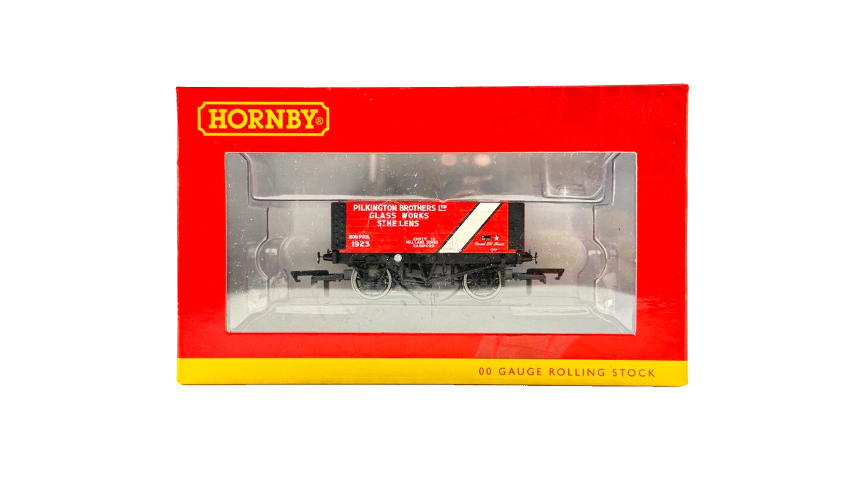 HORNBY OO GAUGE - R6870 - 6 PLANK WAGON PILKINGTON BROS NO.1923 BOXED