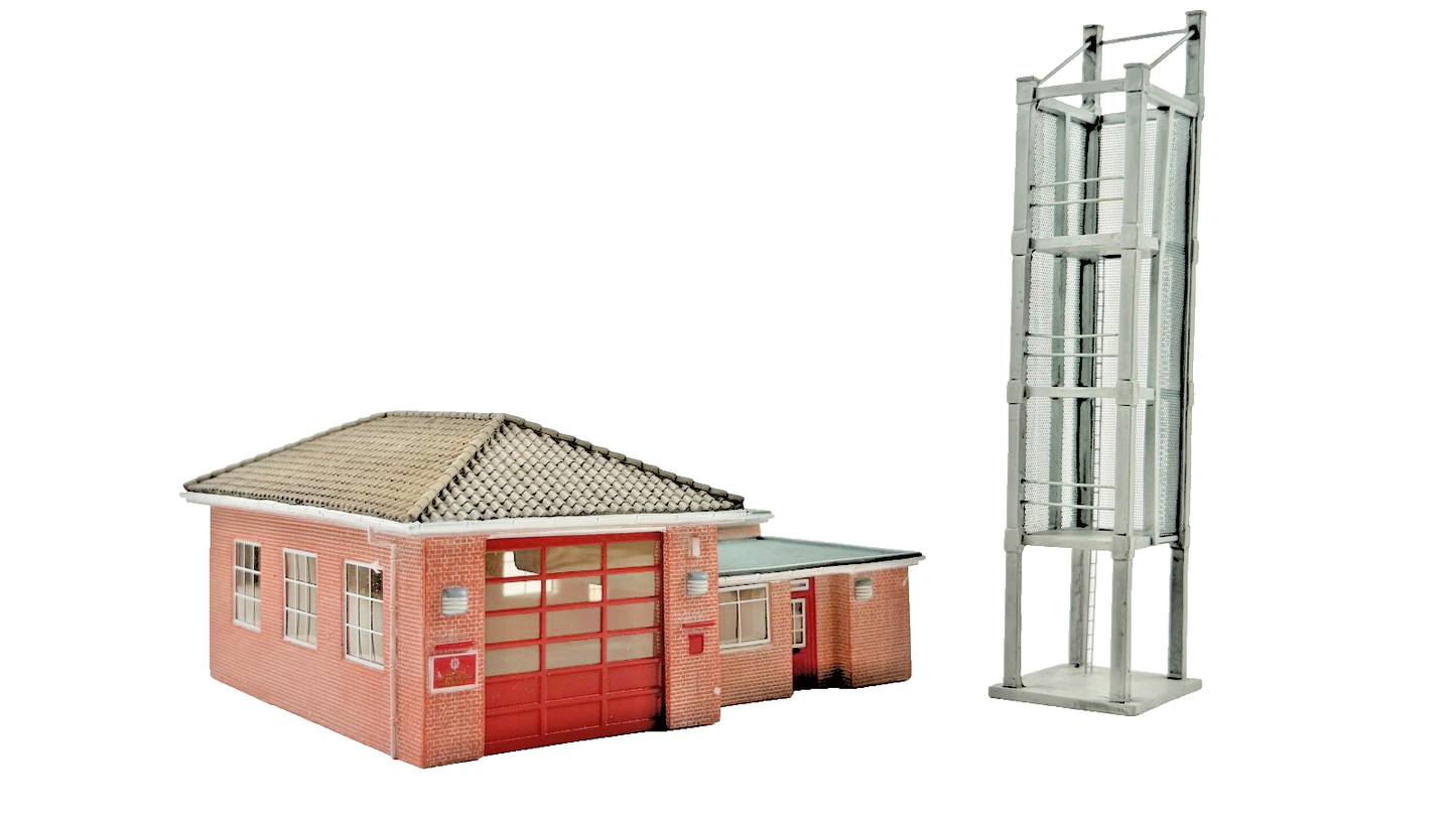 BACHMANN SCENECRAFT OO GAUGE - 44-075 - FIRE STATION & TRAINING TOWER - BOXED
