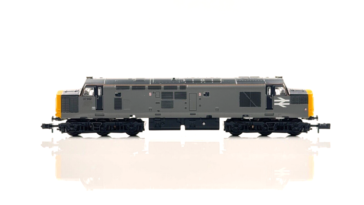 GRAHAM FARISH N GAUGE - 371-466DB - CLASS 37/0 37142 BR ENGINEERS GREY - BOXED