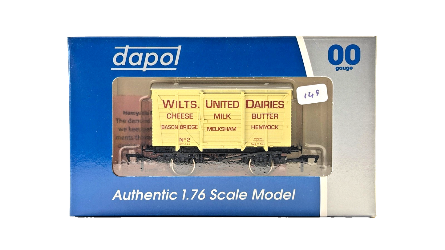 DAPOL 00 GAUGE - WILTS UNITED DAIRIES CHEESE MILK BUTTER VAN 2 (LIMITED EDITION)