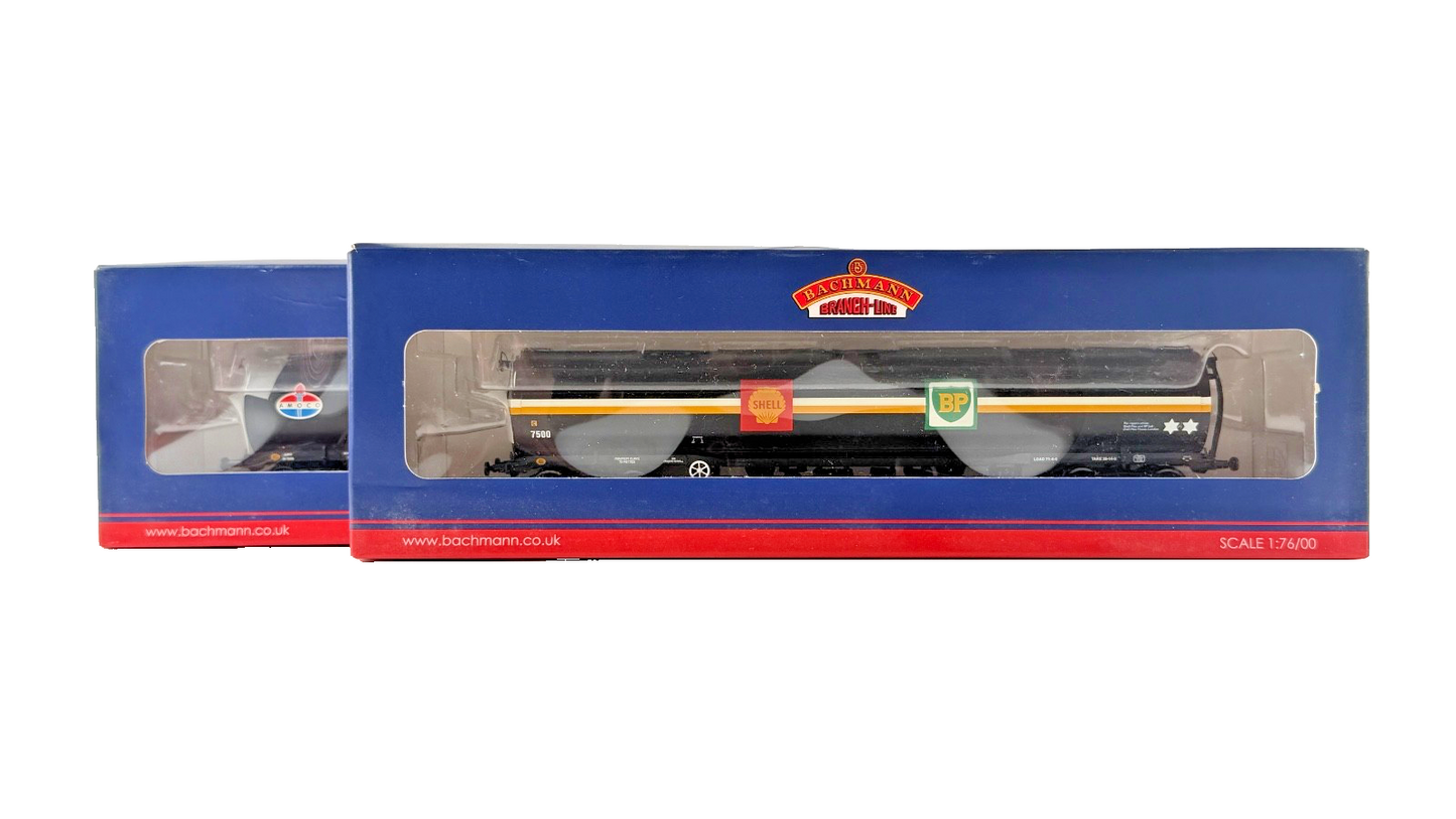 BACHMANN OO GAUGE - 38-221/38-222 - 100 TON TEA BOGIE TANK WAGONS SHELL BP AMOCO
