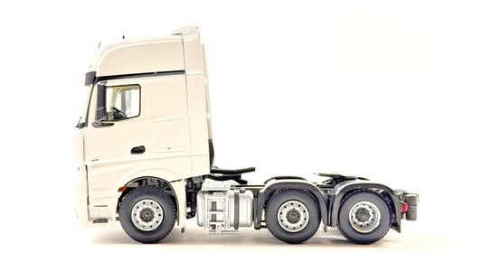 WSI 1/50 SCALE - 03-1135 - MERCEDES MP4 GIGA 6X2 PLAIN WHITE TRACTOR CAB BOXED