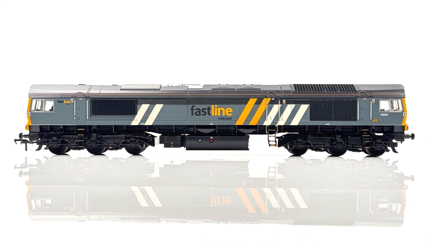 BACHMANN 00 GAUGE - 32-979Y - CLASS 66 66301 FASTLINE LIVERY (FOR RAIL EXPRESS)