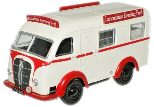 OXFORD DIECAST 1/76 SCALE - 76AK001 - AUSTIN K8 VAN LANCASHIRE EVENING POST NEW
