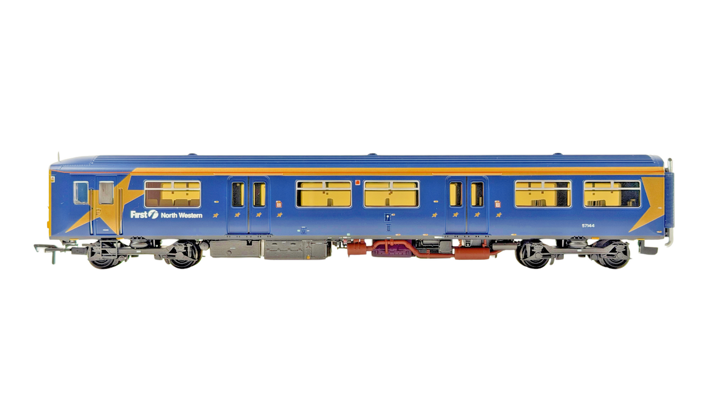 BACHMANN OO GAUGE - 32-925 - CLASS 150/1 DMU 2 CAR FIRST NORTHWESTERN BOXED