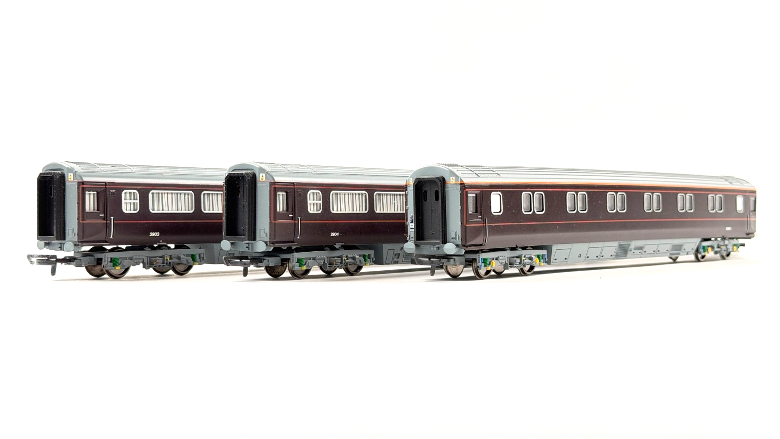 HORNBY 00 GAUGE - RAKE OF 3 ROYAL TRAIN MK3 PASSENGER COACHES W/SLEEPER UNBOXED