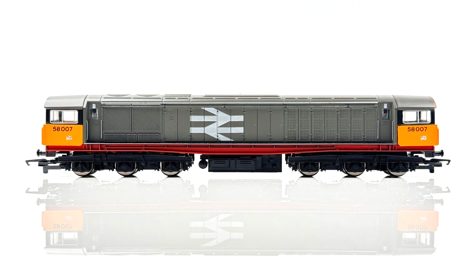 HORNBY 00 GAUGE - R250 - CLASS 58 DIESEL 58007 RAILFREIGHT RED STRIPE BOXED