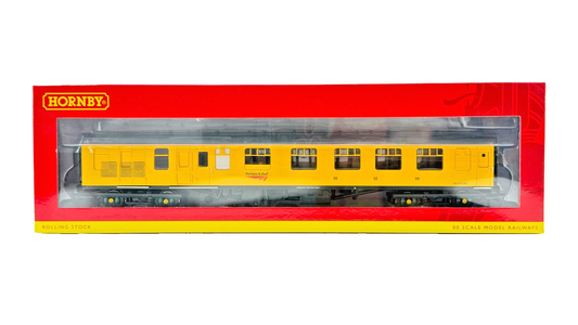 HORNBY OO GAUGE - R40024 - NETWORK RAIL MK1 BRAKE COMPOSITE COACH NO.DB975280