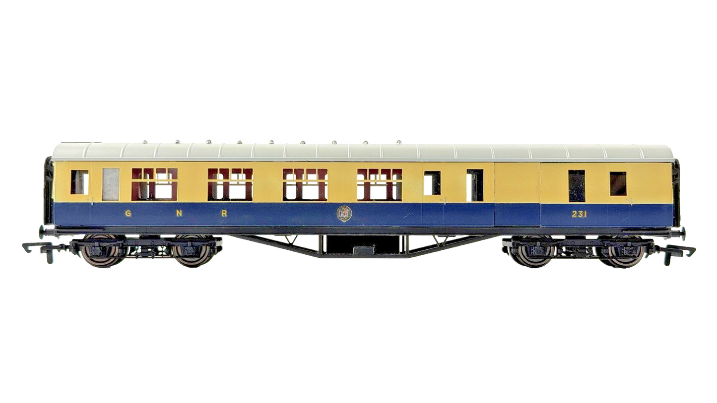 SILVER FOX MODELS OO GAUGE - GNRI NORTHERN IRISH RAIL CREAM/BLUE D5 COACH 231