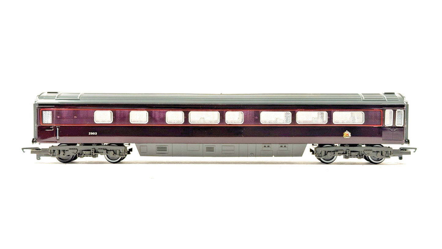 HORNBY 00 GAUGE - RAKE OF 3 ROYAL TRAIN PASSENGER COACHES UNBOXED