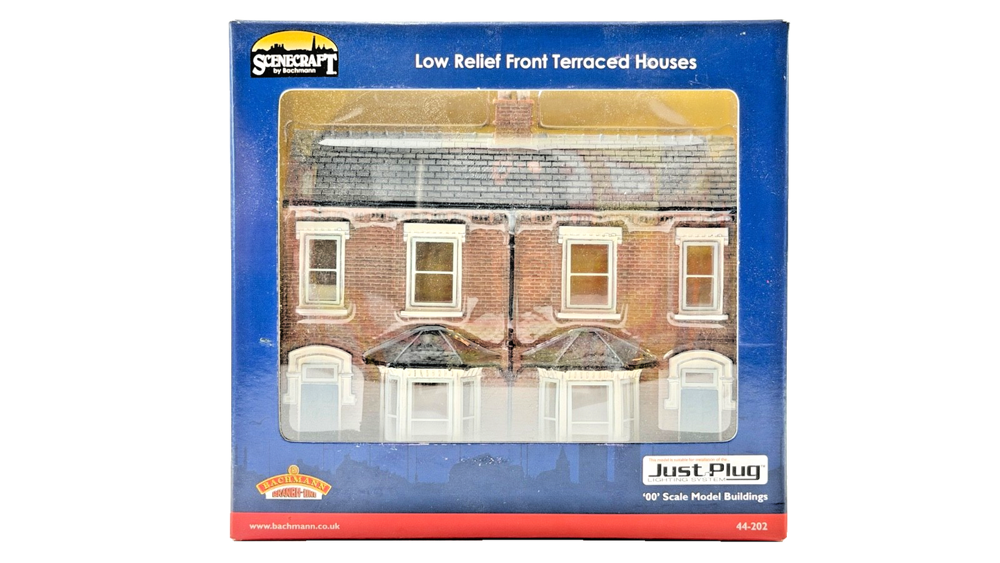 BACHMANN OO GAUGE SCENECRAFT - 44-202 - LOW RELIEF FRONT TERRACED HOUSES - NEW