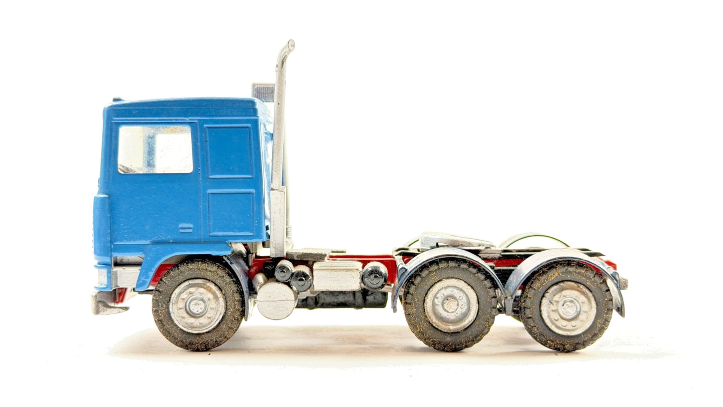 CONRAD 1/50 SCALE VOLVO F12 INTERCOOLER BLUE 6X2 TRACTOR UNIT UNBOXED