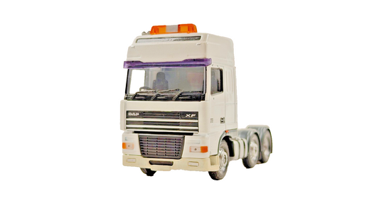 CORGI 1/50 SCALE PLAIN WHITE DAF XF430 6X2 TRACTOR UNIT UNBOXED (WITH LIGHTBAR)