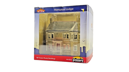 BACHMANN OO GAUGE SCENECRAFT - 44-034 - HAMPTON LODGE - BOXED