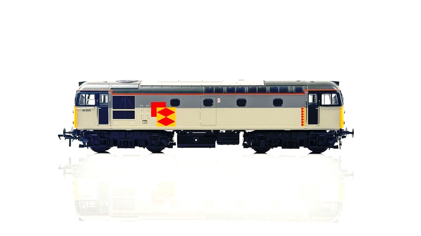 HELJAN 00 GAUGE - 3321 - CLASS 33 DIESEL 33205 RAILFREIGHT DISTRIBUTION RFD GREY