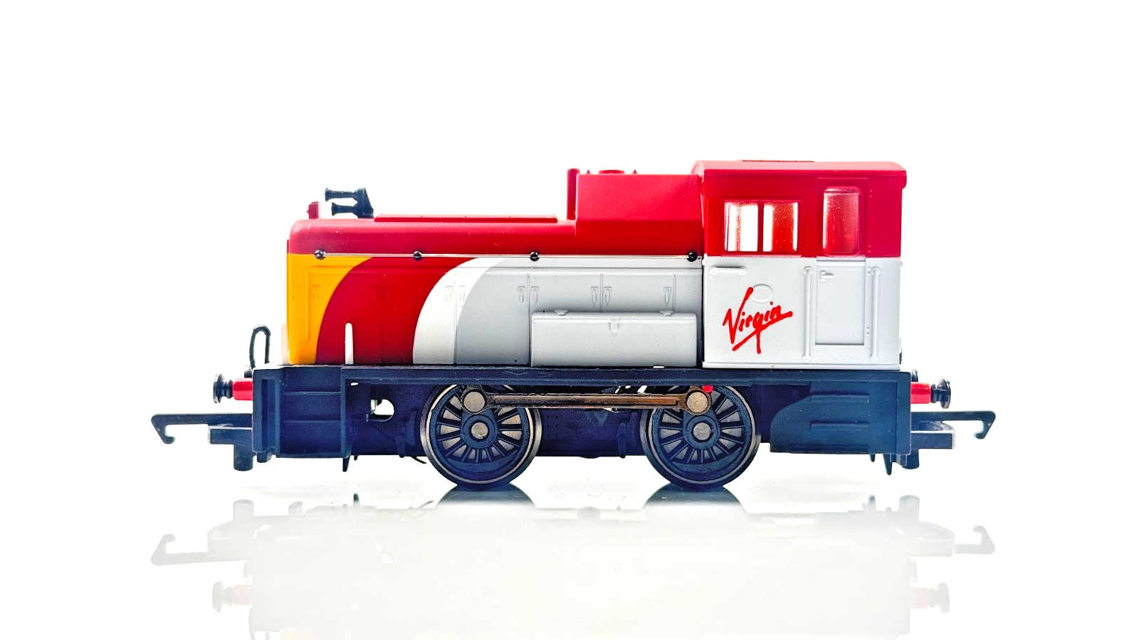 HORNBY 00 GAUGE - R2375 - VIRGIN TRAINS 0-4-0 DIESEL CLASS 06 MECHANICAL SHUNTER