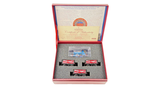 HORNBY OO GAUGE - R3836 - PECKETT W4 HUNTLEY & PALMERS LOCOMOTIVE & WAGON PACK