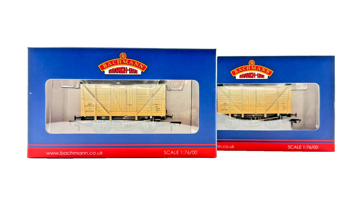 BACHMANN OO GAUGE - 38-191X - 10T BR INSULATED VAN BR WHITE (WEATHERED) TMC X 2