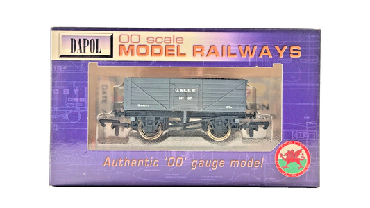 DAPOL 00 GAUGE - GARSTANG & KNOTT END RAILWAY PLANK WAGON 67 (LIMITED EDITION)