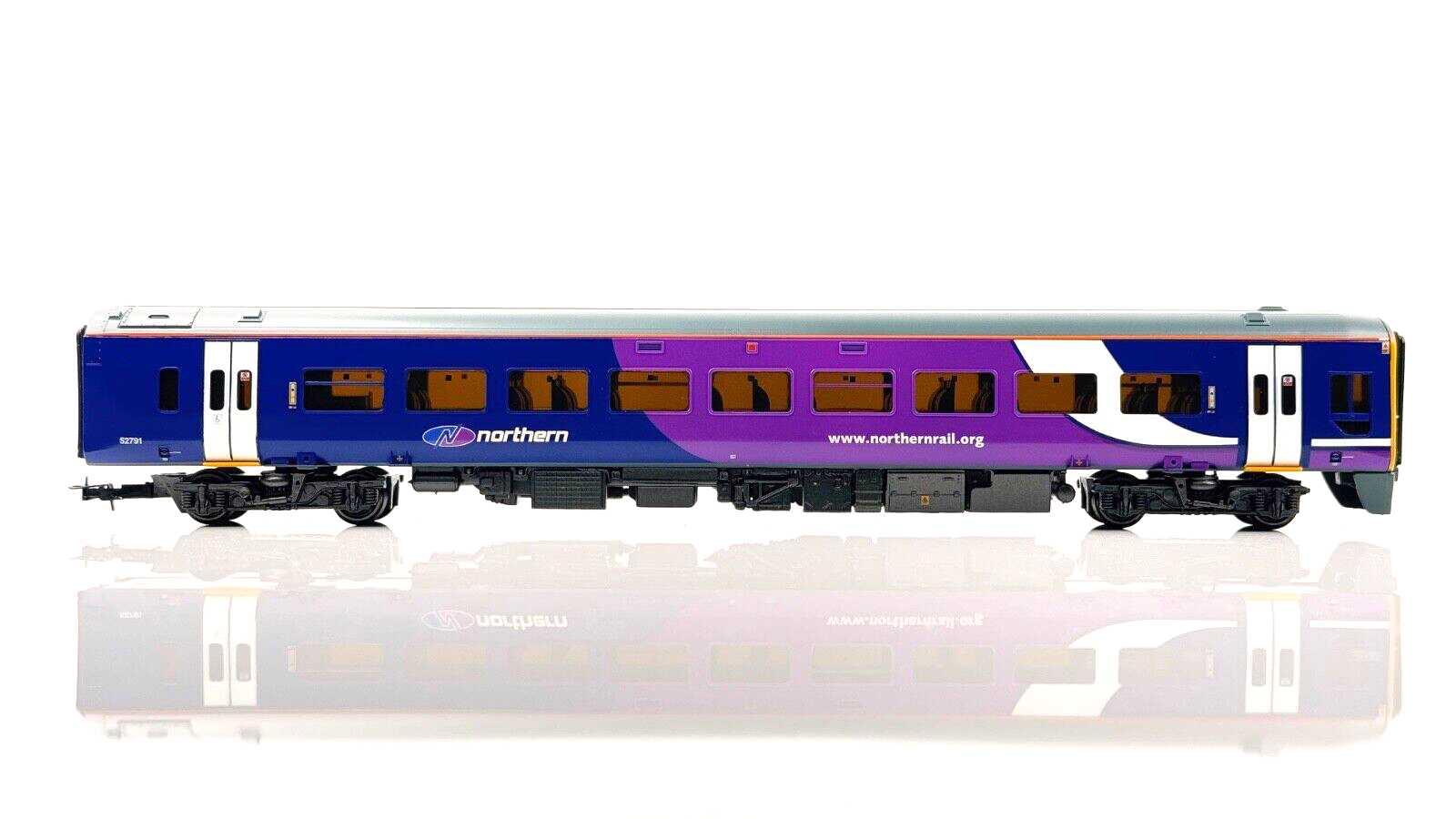 BACHMANN 00 GAUGE - 31-514 - CLASS 158 DMU 2 CAR NORTHERN RAIL - DCC FITTED