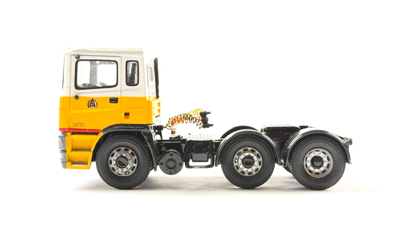 CORGI 1/50 SCALE ERF EC11 YELLOW & WHITE 6X2 TRACTOR UNIT UNBOXED