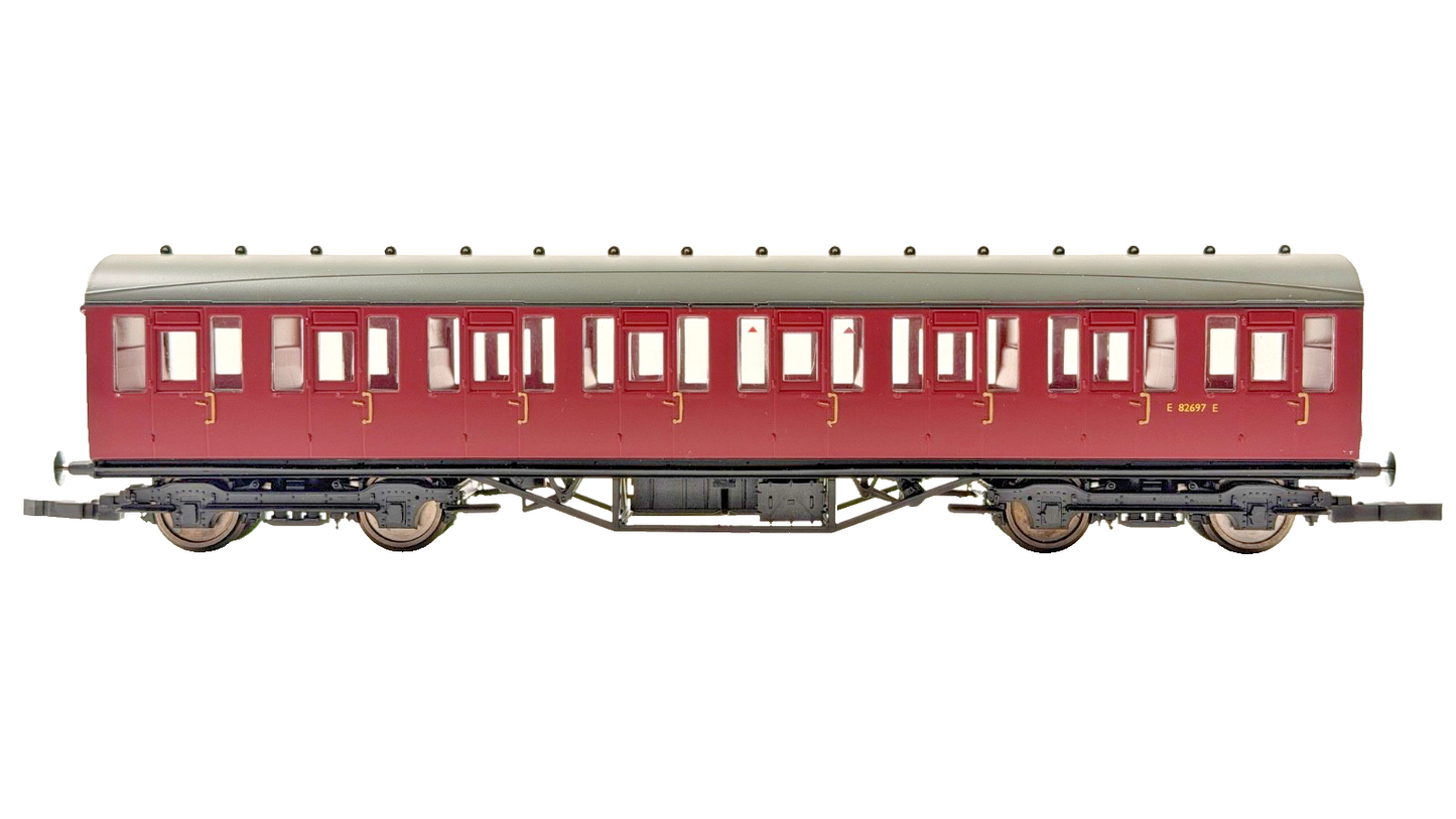 HORNBY 00 GAUGE - R4576A - BR MAROON THOMPSON SUBURBAN COACH E82697E - UNBOXED
