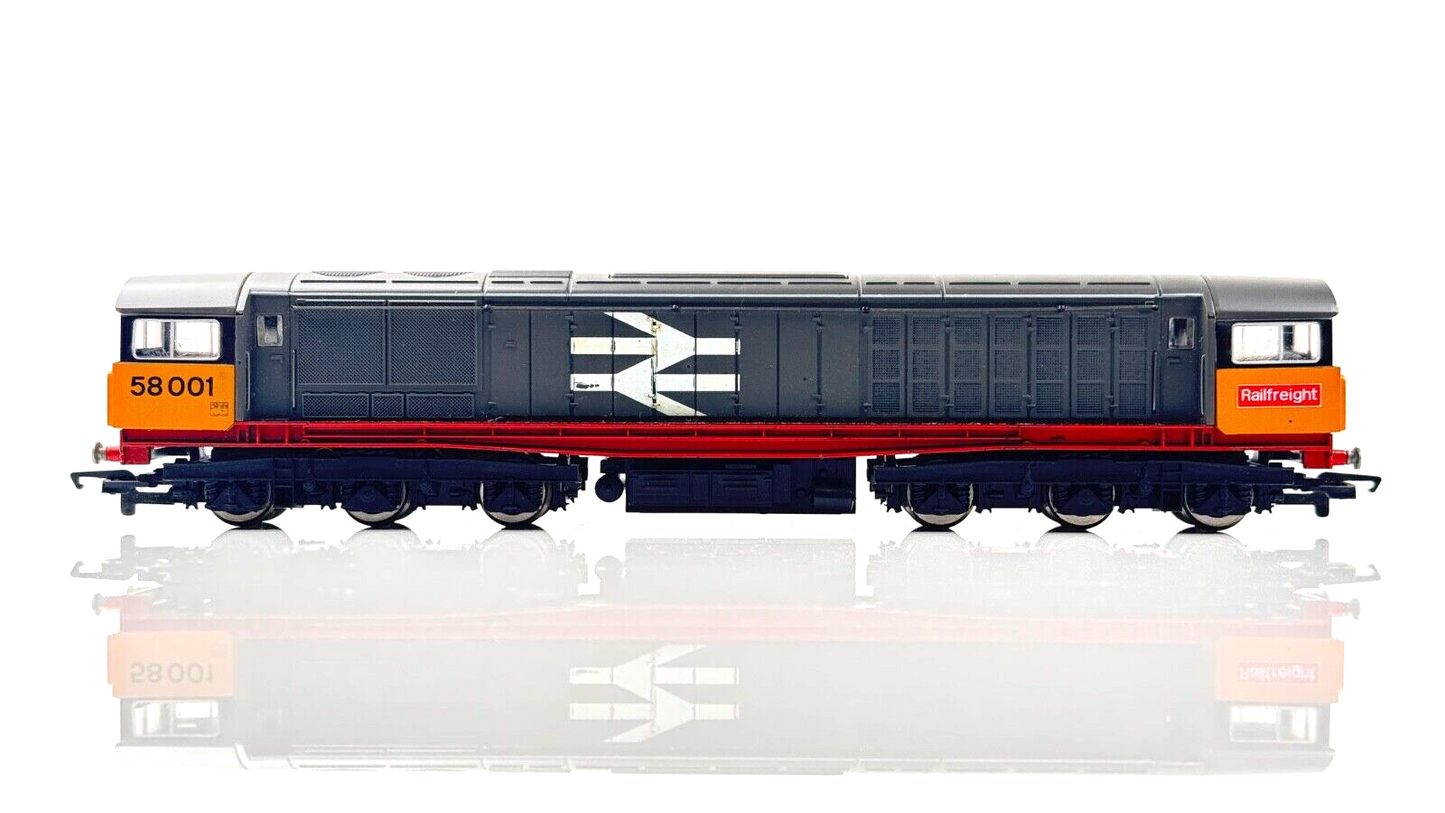 HORNBY 00 GAUGE - CLASS 58001 RAILFREIGHT RED STRIPE LOCOMOTIVE - UNBOXED