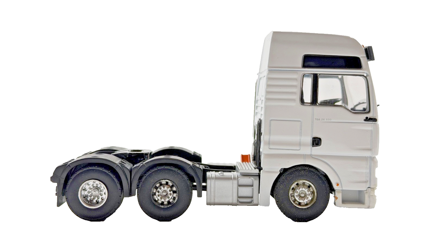 B.V LION TOYS 1/50 SCALE DIECAST MAN TGA 26.530 WHITE TRACTOR + MIRRORS UNBOXED