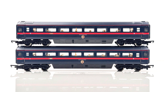 HORNBY 00 GAUGE - PAIR OF GNER ROUTE OF THE FLYING SCOTSMAN COACHES - UNBOXED