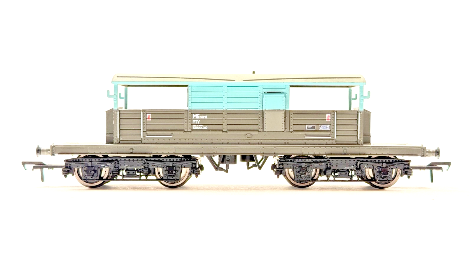 BACHMANN 00 GAUGE - 33-825X - QUEEN MARY BRAKE VAN DEPARTMENTAL GREY (KERNOW) UB