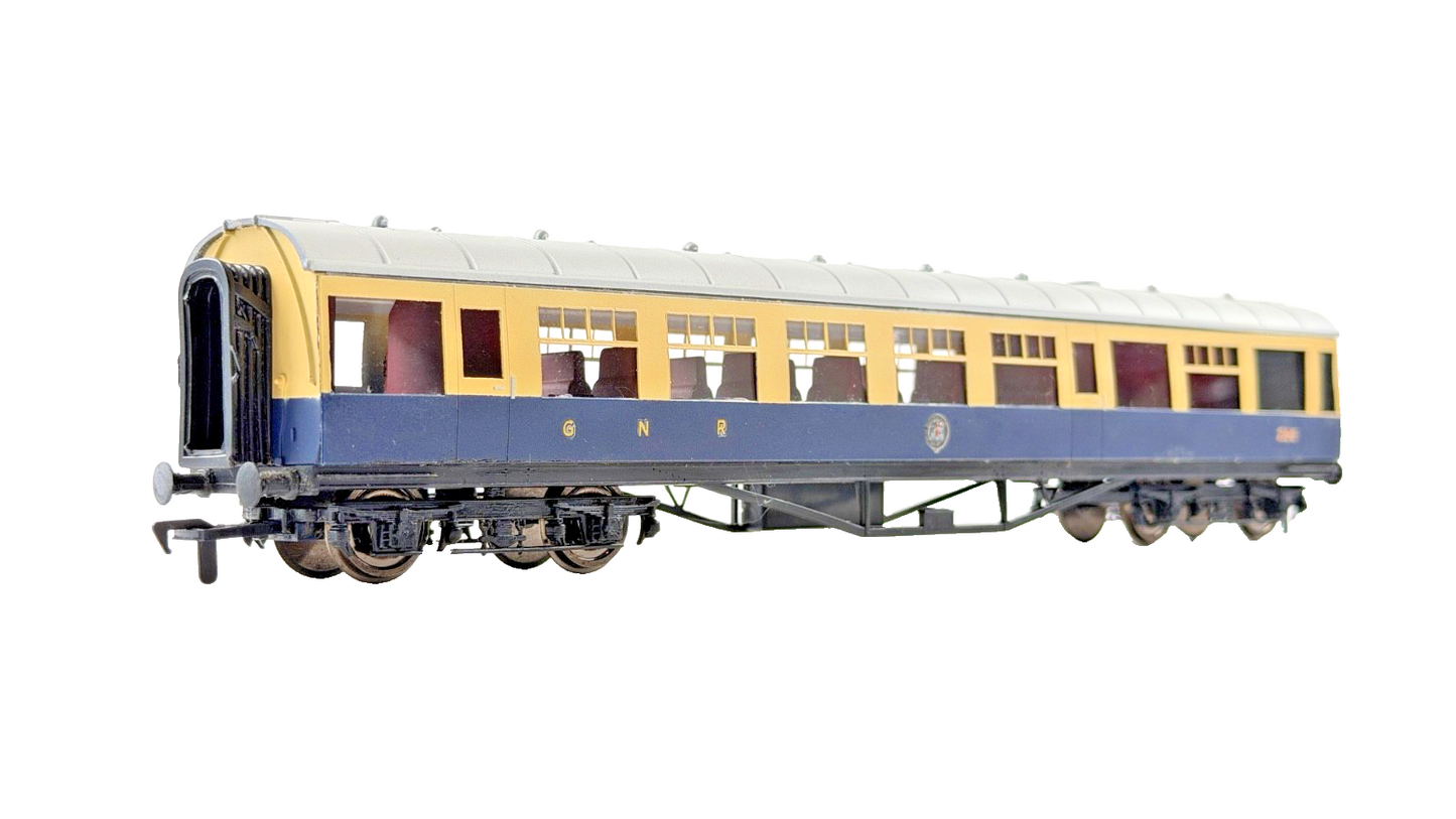 SILVER FOX MODELS OO GAUGE - GNRI NORTHERN IRISH RAIL CREAM/BLUE B8 COACH 266