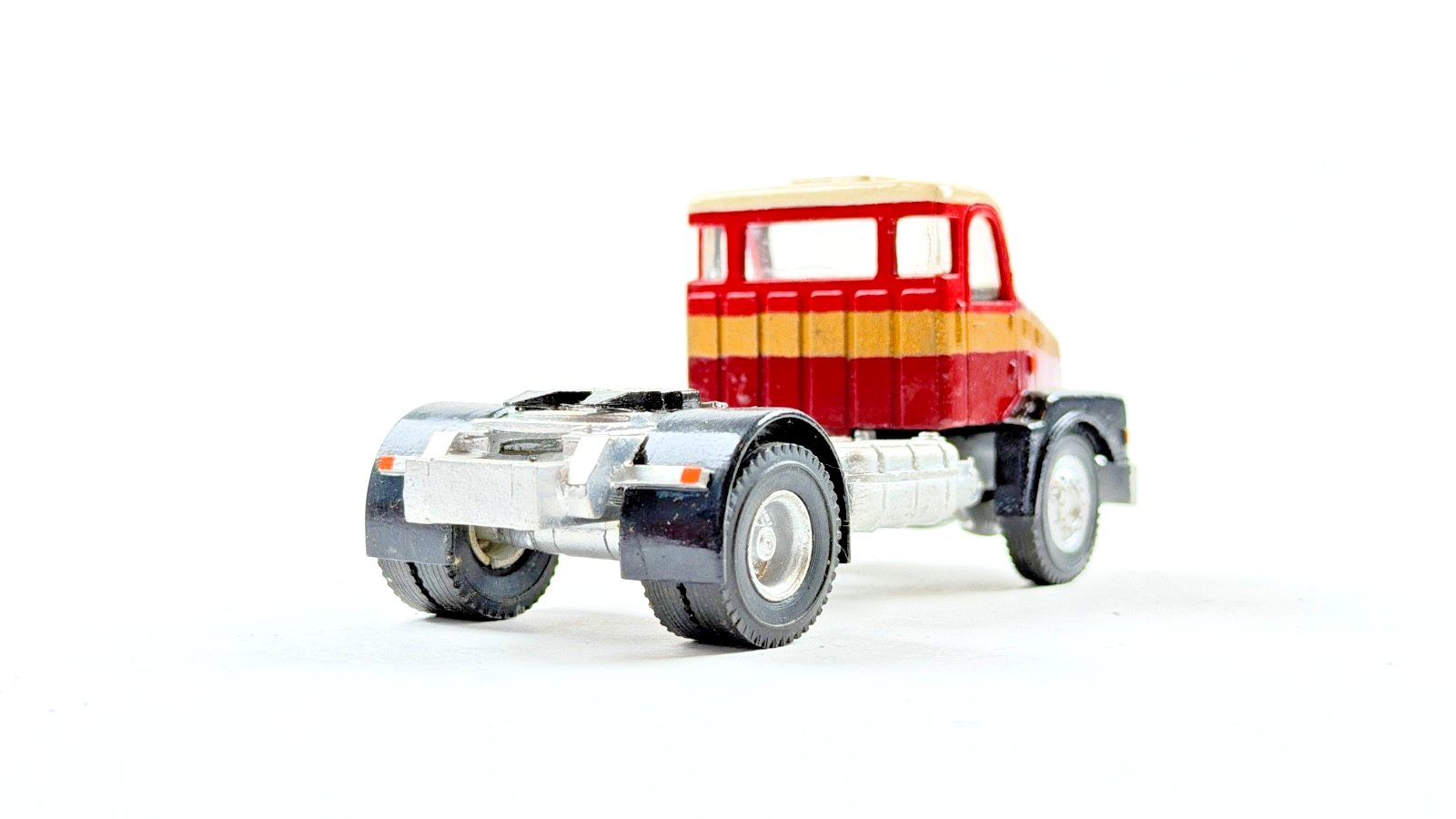 UNBRANDED 1/50 SCALE REPAINTED VOLVO BURGUNDY & GOLD STRIPE 4X2 TRACTOR UNIT UB