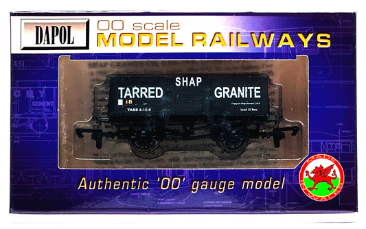 DAPOL 00 GAUGE - SHAP TARRED GRANITE PLANK WAGON (O.LEETHAM LIMITED EDITION)