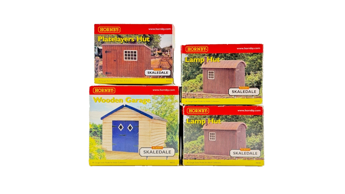 HORNBY OO GAUGE SKALEDALE - R8585/R8586/R8552 - LAMP/PLATELAYERS HUTS & GARAGE