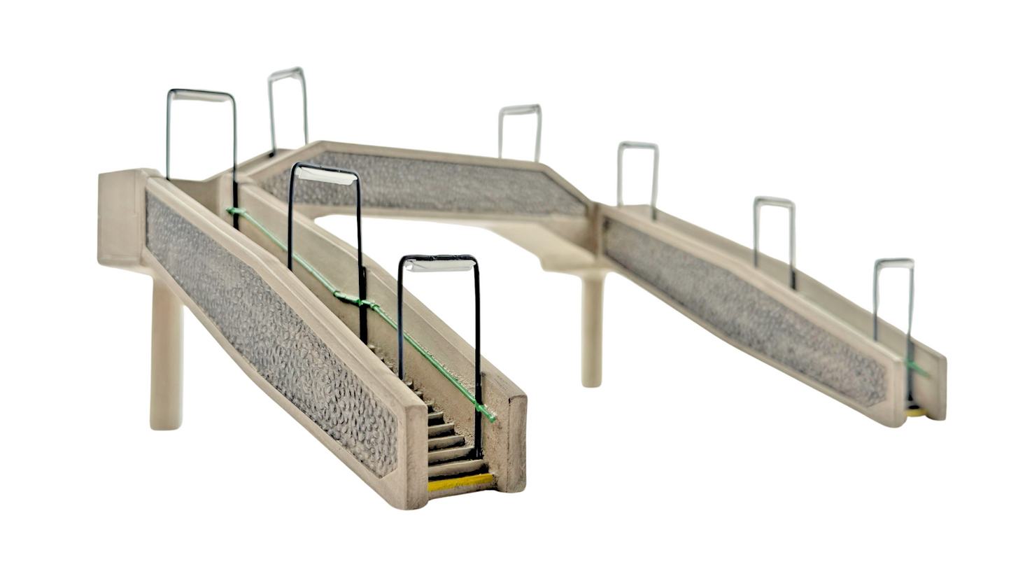 BACHMANN SCENECRAFT OO GAUGE - 44-023 - CONCRETE FOOTBRIDGE - (NEEDS REPAIR)