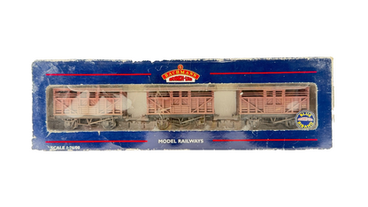 BACHMANN OO GAUGE - 37-700Z - 12 TON CATTLE WAGON BR BAUXITE (WEATHERED) SET