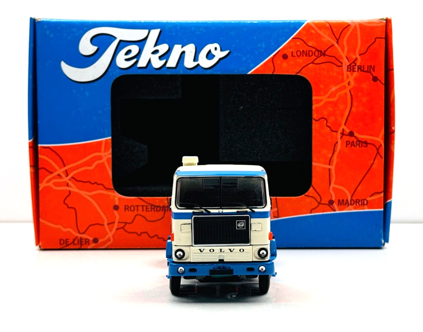 TEKNO 1/50 SCALE - 63679 - VOLVO F88 4X2 TRACTOR CAB UNIT BLUE/WHITE - BOXED