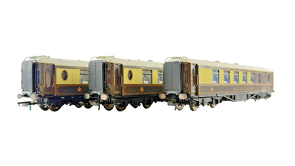 HORNBY OO GAUGE - RAKE OF 3 PULLMAN PASSENGER COACHES UNBOXED (WITH LIGHTS)